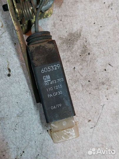 Замок двери задний левый Opel Omega B