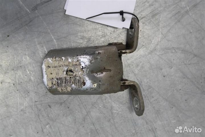 Петля двери задней правой нижняя Nissan Qashqai J