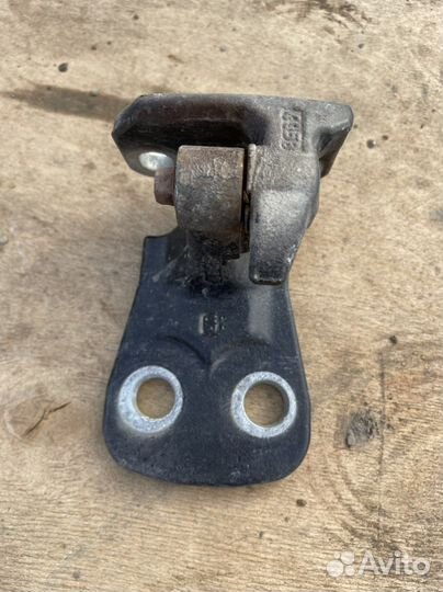 Рейндж ровер спорт 1 петля двери передняя правая