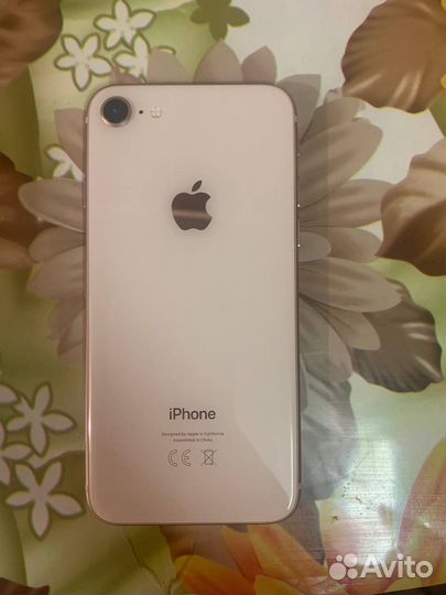 Телефон iPhone 8 64 gb