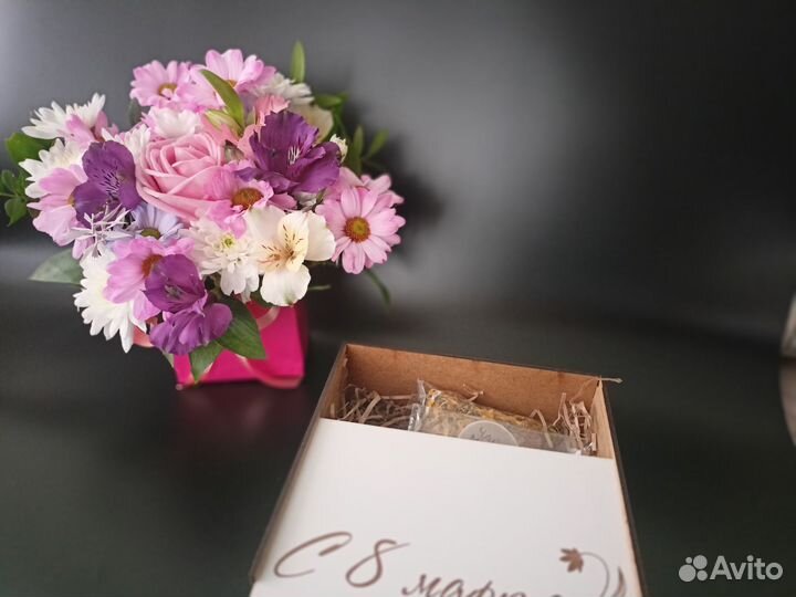 Подарочная коробка на 8 марта