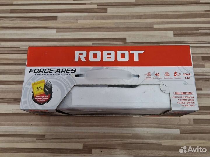 Машина трансформер на пульте управления