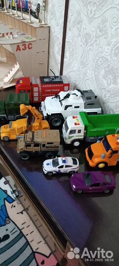 Игрушки машинки пакетом