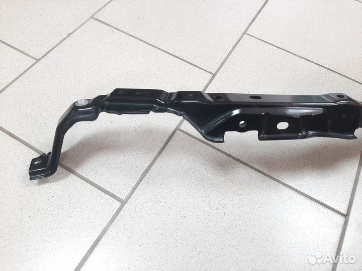 Планка радиатора верхняя Toyota RAV 2012-19