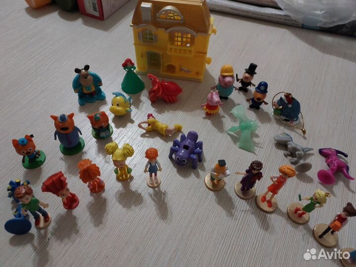 Киндер игрушки Царевны,Фиксики пакетом