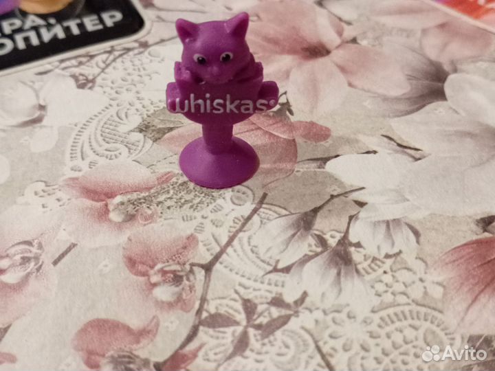 Завры и игрушки киндер на присосках обмен/продажа