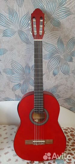 Гитара со встроенным тюнером