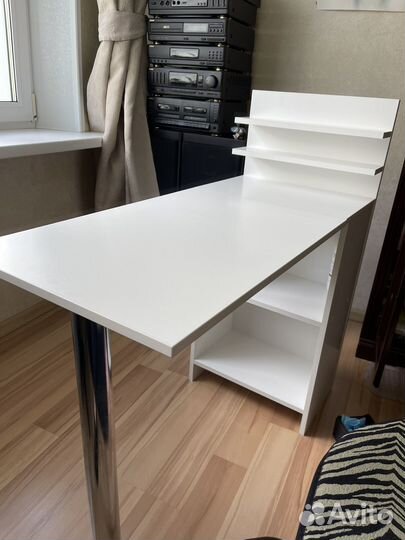 Маникюрный стол