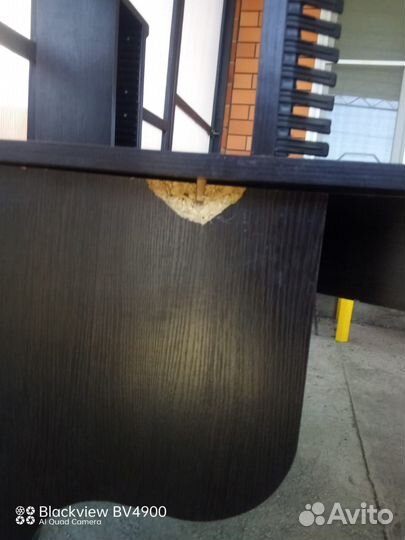 Угловой компьютерный стол