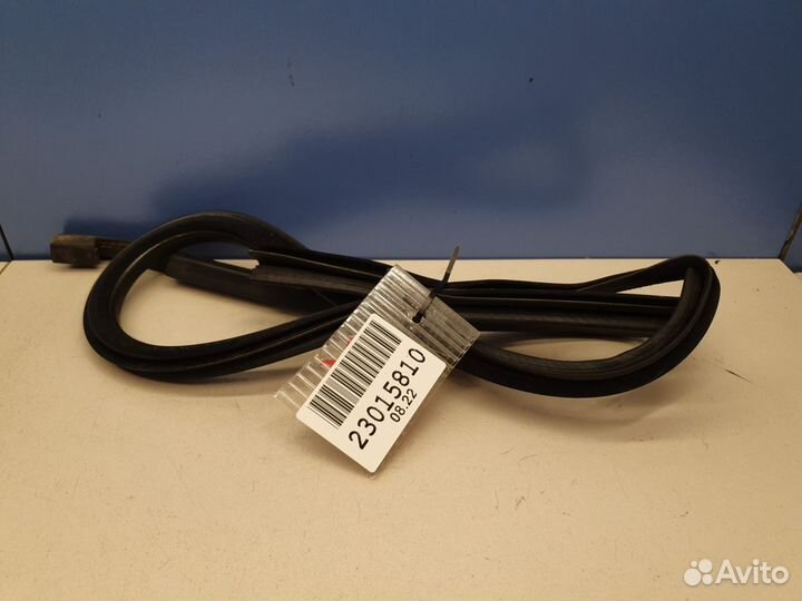 Уплотнитель двери задней правой Volvo V50 2004-201