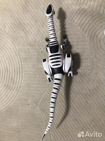 Игрушка робот с пультом рептилия WooWee