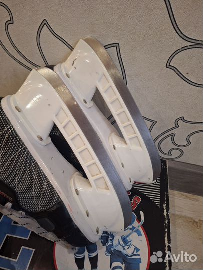 Коньки хоккейные