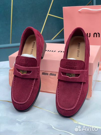 Натуральные лоферы Miu Miu на маленьком каблуке