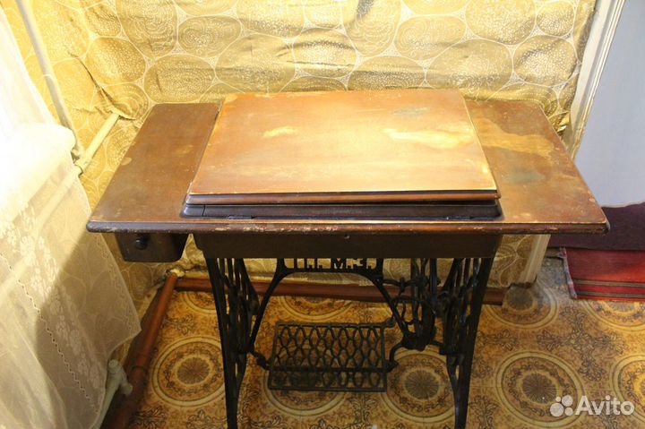 Старинная швейная машина