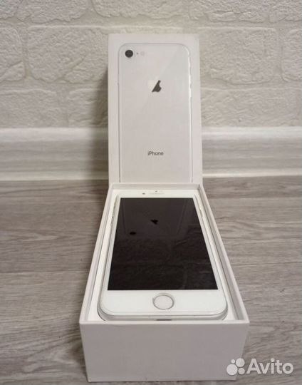 iPhone 8, 64 ГБ