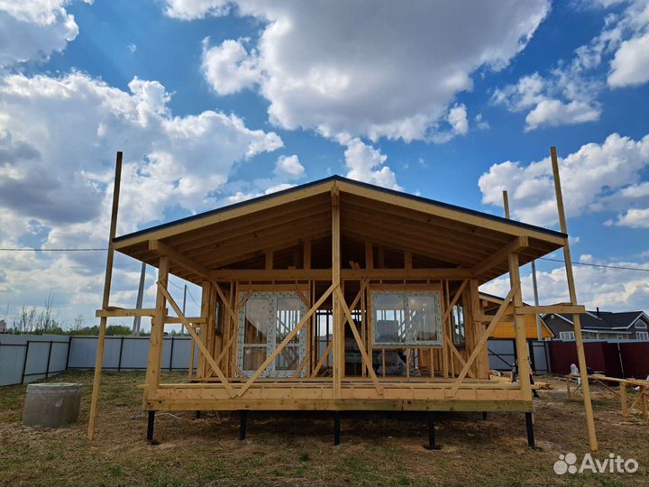 Плотник строитель