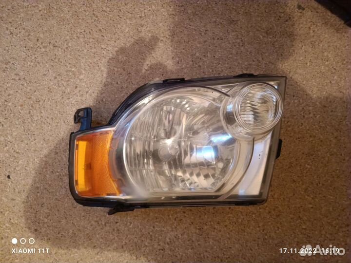 Передняя правая фара на форд эскпеи2010 года