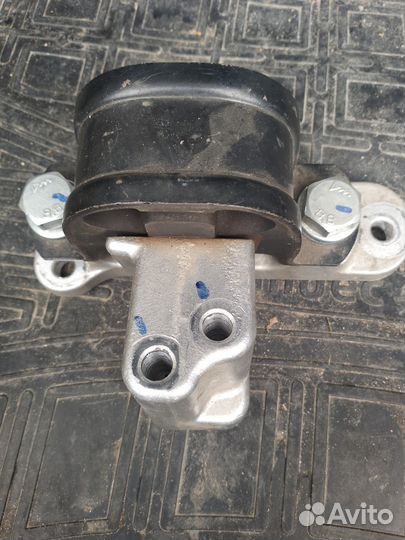 Правая усиленная опора Лада Веста