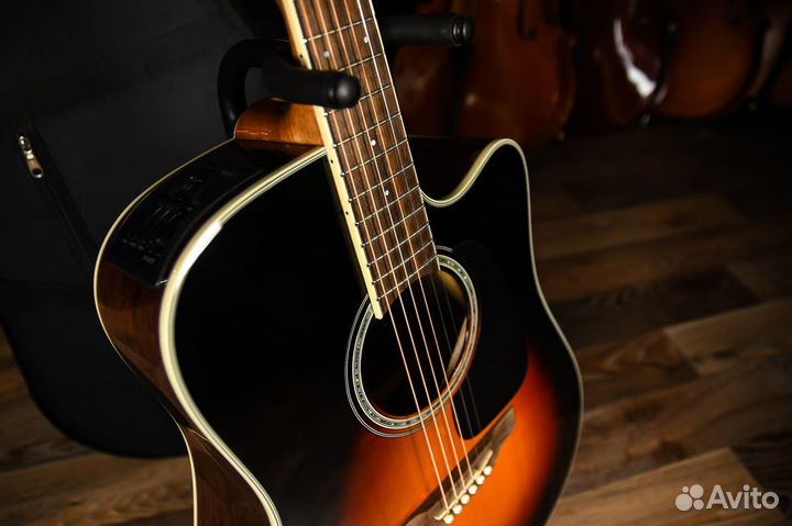Электроакустическая гитара Takamine + аксессуары