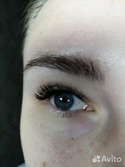 Модель на наращивание ресниц и лами бровей