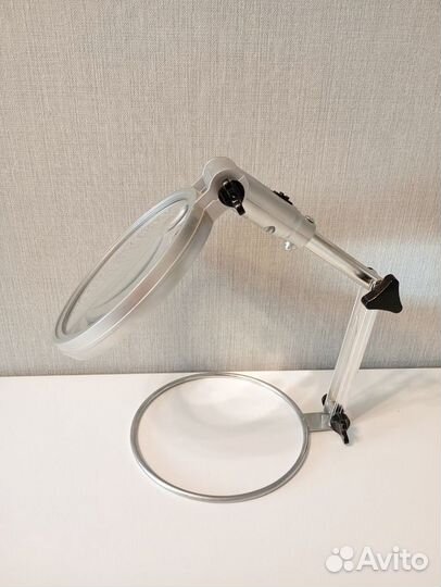 Лупа настольная с подсветкой