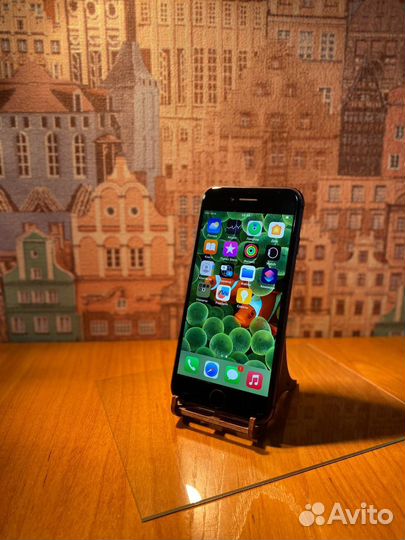 iPhone 8, 64 ГБ