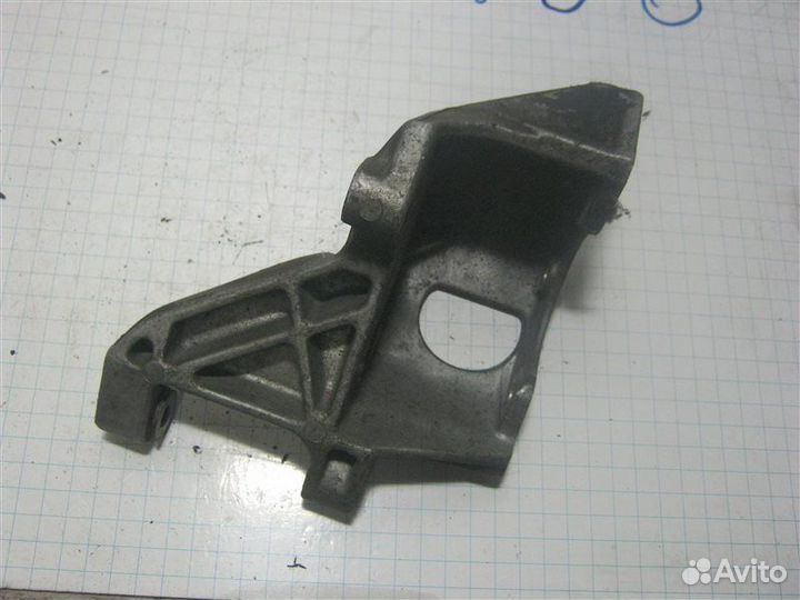 Кронштейн гидроусилителя Volkswagen Passat B4