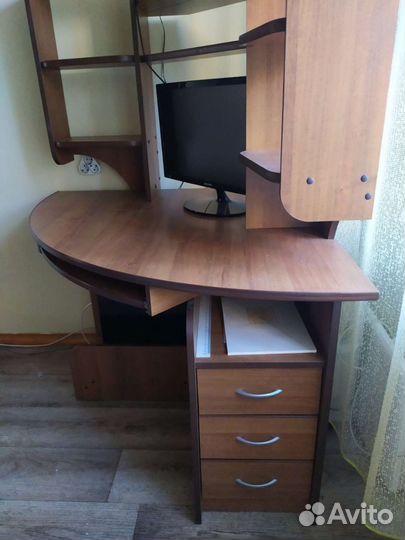 Компьютерный стол