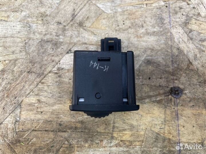 Кнопка корректора фар LADA Vesta