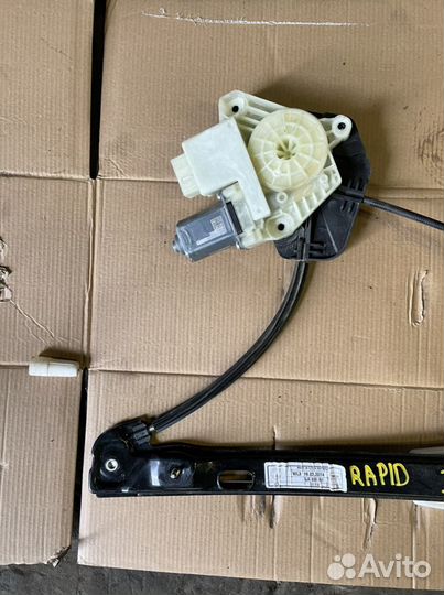 Skoda Rapid стеклоподъемник задний левый