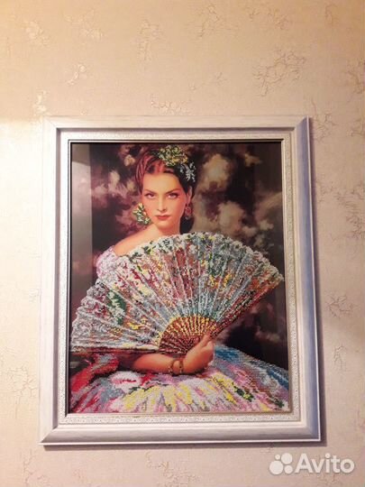 Картина вышита бисером