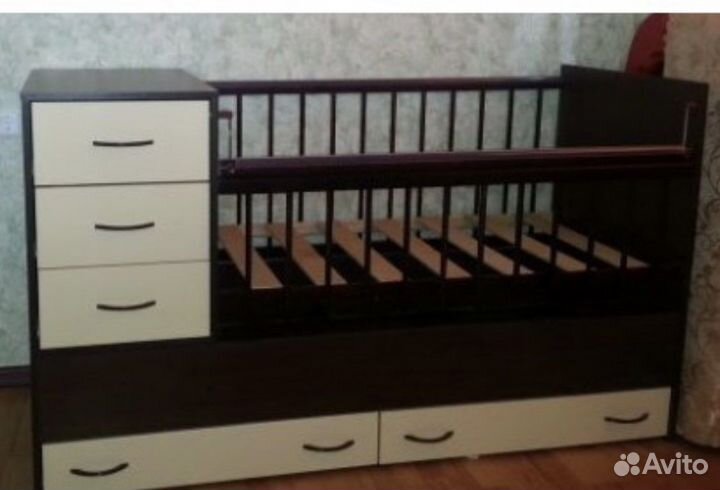 Кроватка с комодом