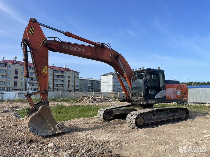 Гусеничный экскаватор Hitachi ZX240LC, 2017