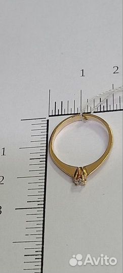 Золотое кольцо с бриллиантом 17р