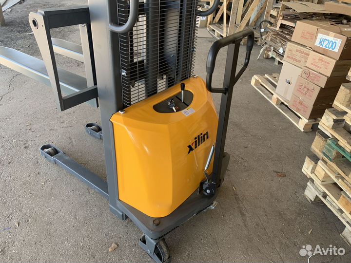 Штабелер с электроподъёмом