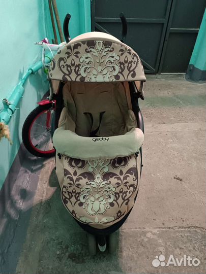 Прогулочная коляска
