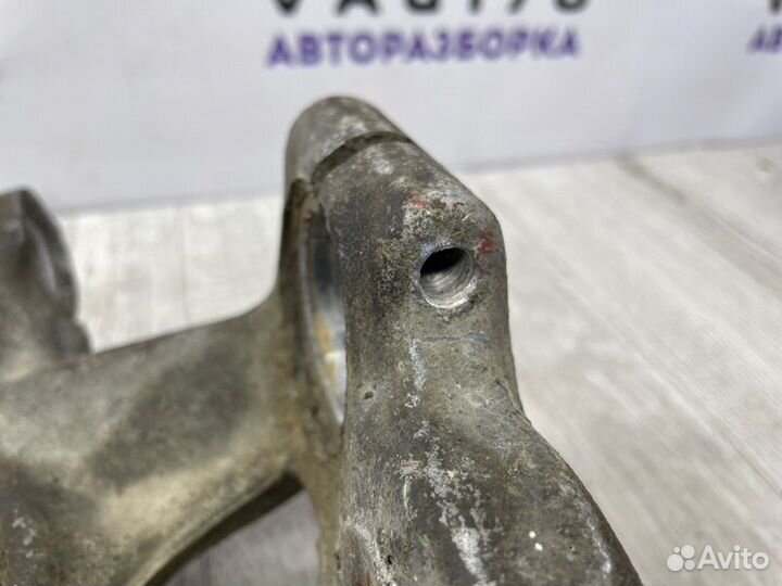 Кулак поворотный передний левый Audi A4 B8 cgka