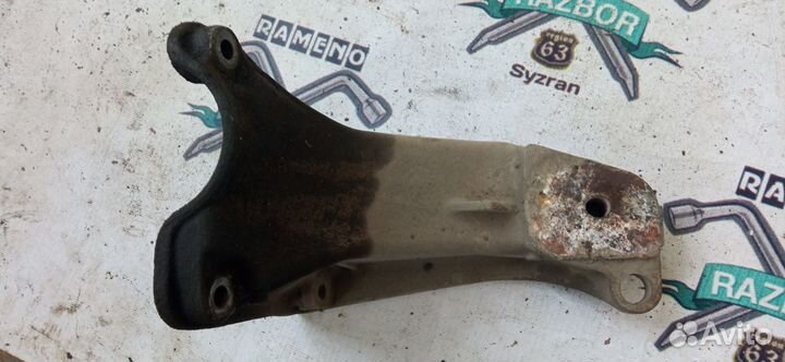 Кронштейн двигателя Volkswagen Джетта 3