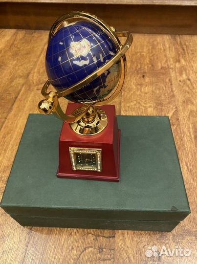 Сувенирный глобус с кварцевыми часами