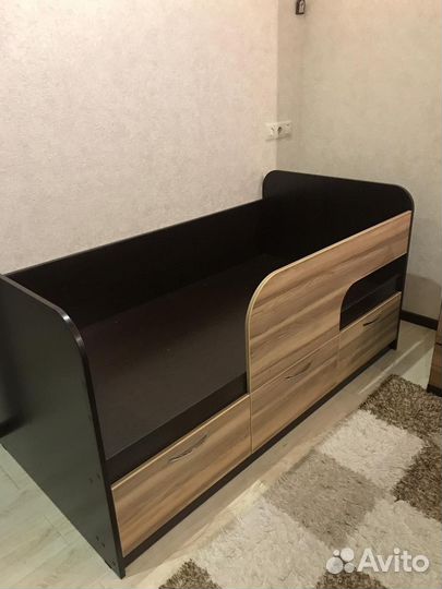 Детская кровать с бортиком