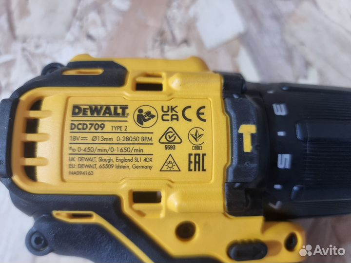 Дрель-шуруповерт dewalt DCD709N