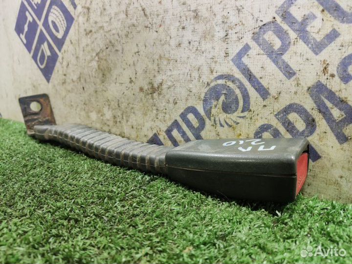 Ответная часть ремня безопасности передняя левая