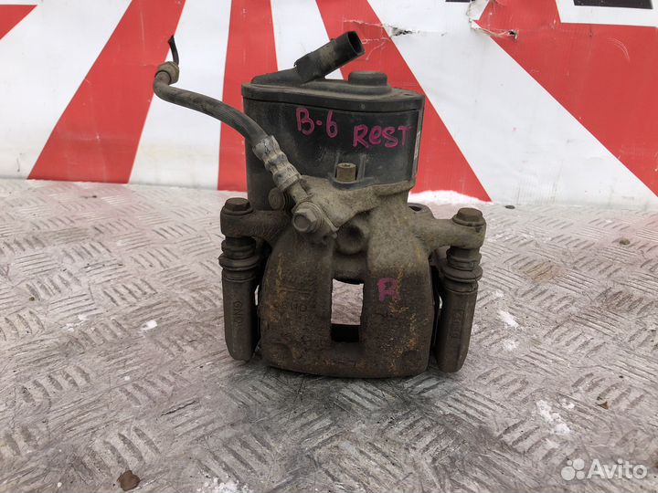 Суппорт задний правый Volkswagen Passat B6