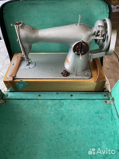 Швейная машинка с ручным приводом Подольск 2м-34