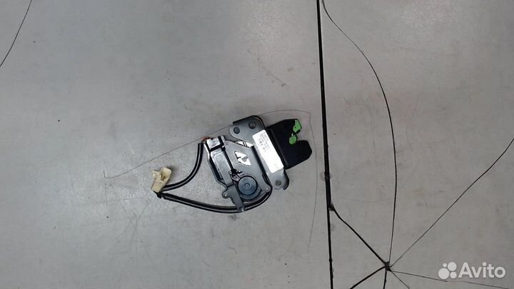 Замок багажника Toyota Avensis 2, 2006