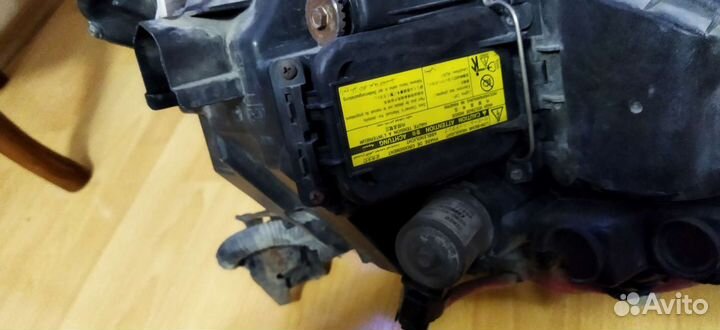 Фара на lexus is 250