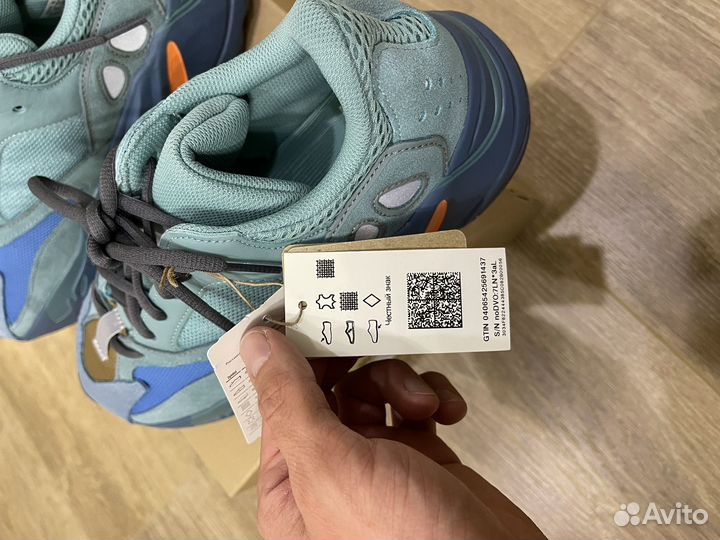 Yeezy boost 700 faded azure 10us