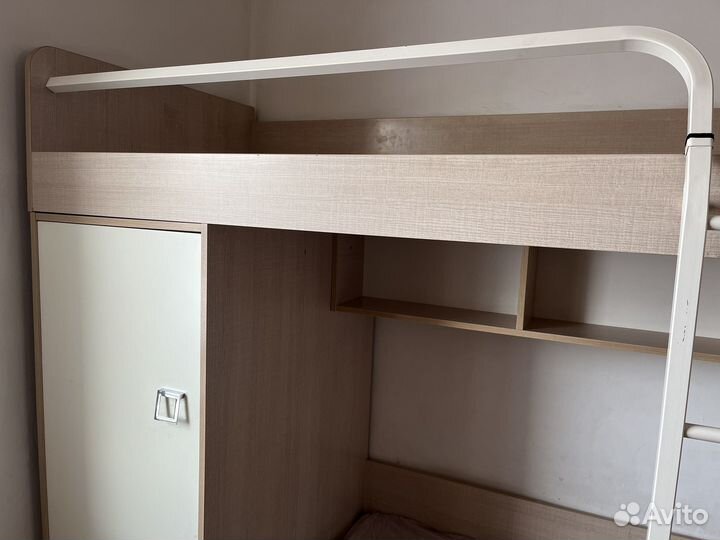 Двухъярусная кровать