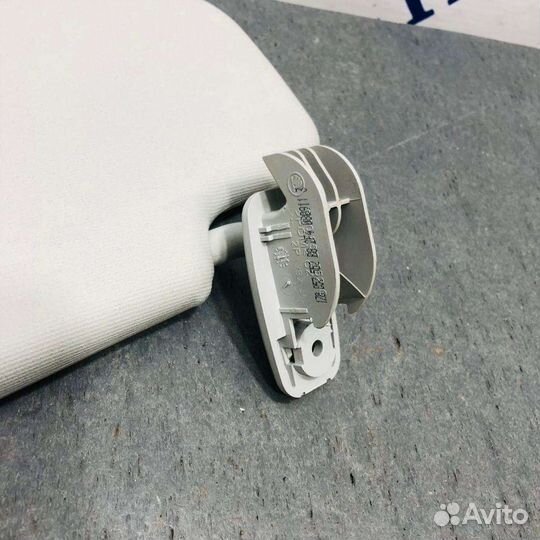 Правый солнцезащитный козырёк Octavia A5
