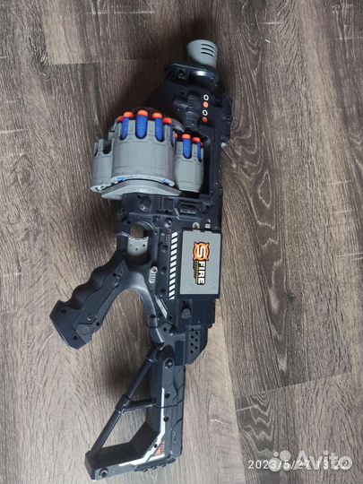 Бластер типа нерф